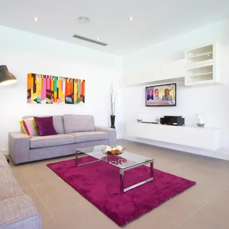Puerto Del Carmen Sleeps 8 With Pool And Air Con Vila Puerto del Carmen (Lanzarote)