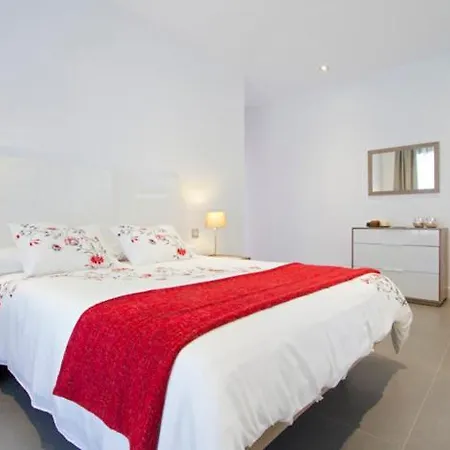 Puerto Del Carmen Sleeps 8 With Pool And Air Con Vila Puerto del Carmen (Lanzarote)