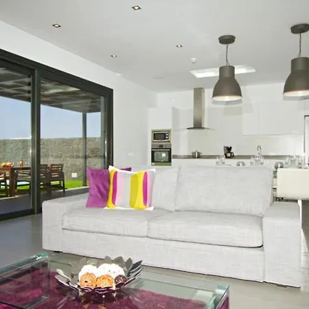 Puerto Del Carmen Sleeps 8 With Pool And Air Con