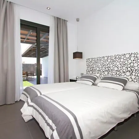 Villa Puerto Del Carmen Sleeps 8 With Pool And Air Con *