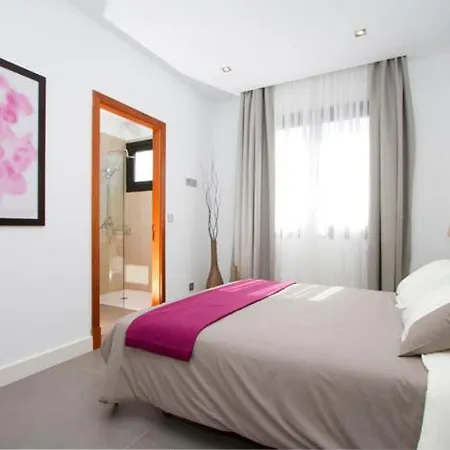 Villa Puerto Del Carmen Sleeps 8 With Pool And Air Con