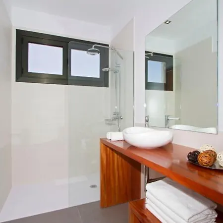 Vila Puerto Del Carmen Sleeps 8 With Pool And Air Con